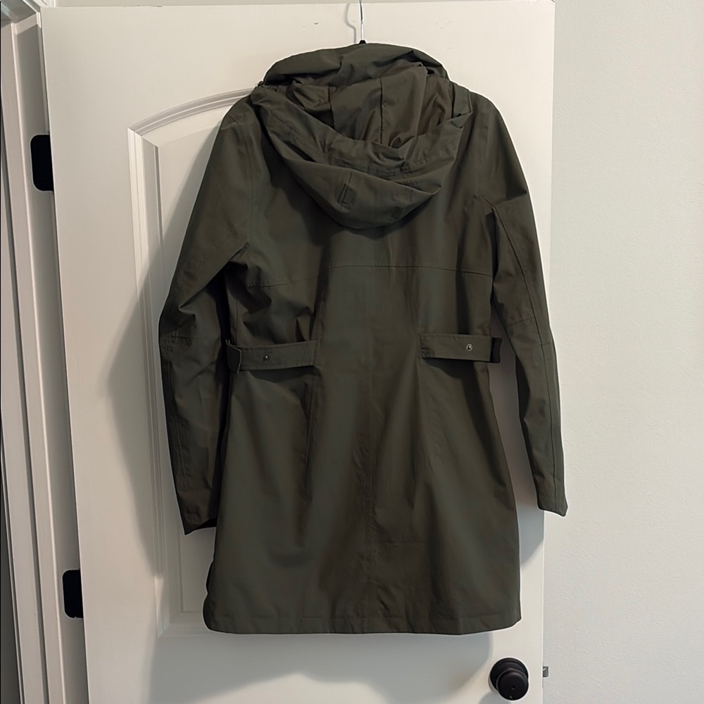 The North Face Green Dry Vent Rain Coat with Sleek Silhouette - Picture 2 of 10